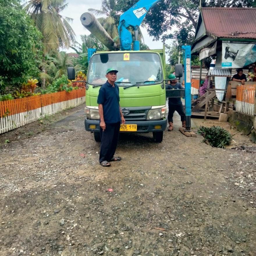 Kegiatan Pemancangan Tiang Listrik